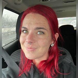 MEET YOUR POSHER🖤☕️